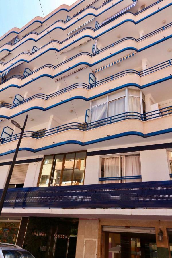 Apartment 3- Bedroom In The Centre Of With Living Room, 1 Bathroom.